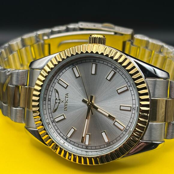 Invicta 69010 Mens Two-Tone Stainless Steel Watch Silver Dial NIBWT - Picture 6 of 17